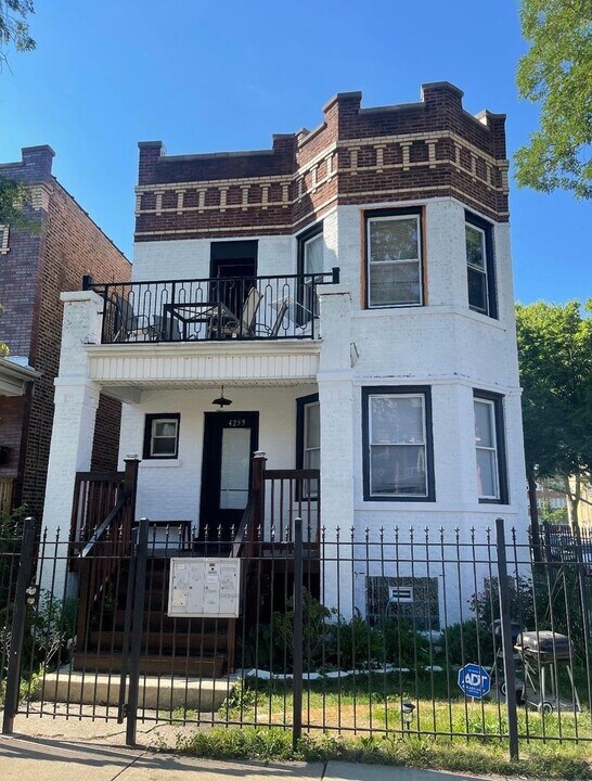 4259 W Kamerling Ave in Chicago, IL - Building Photo