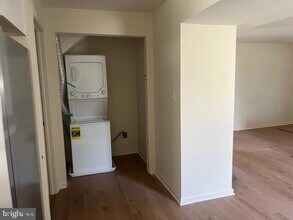 2210 New Falls Rd, Unit A in Levittown, PA - Building Photo - Building Photo