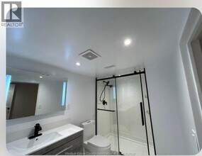 1376 St Luke Rd in Windsor, ON - Building Photo - Building Photo