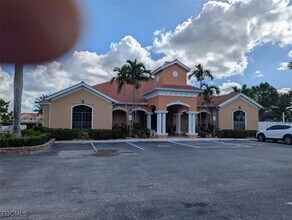 1813 Concordia Lake Cir in Cape Coral, FL - Foto de edificio - Building Photo