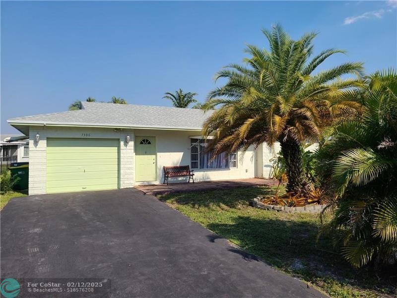 7306 NW 96th Ave in Tamarac, FL - Building Photo