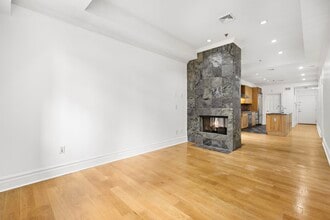 81 Montgomery St in Jersey City, NJ - Building Photo - Building Photo