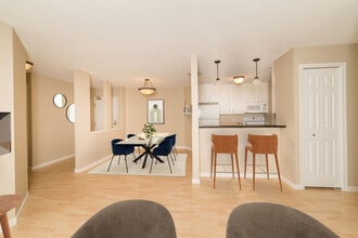 Heritage Park Apartments in Chanhassen, MN - Building Photo - Building Photo