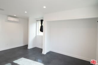8830 Moonbeam Ave in Los Angeles, CA - Building Photo - Building Photo