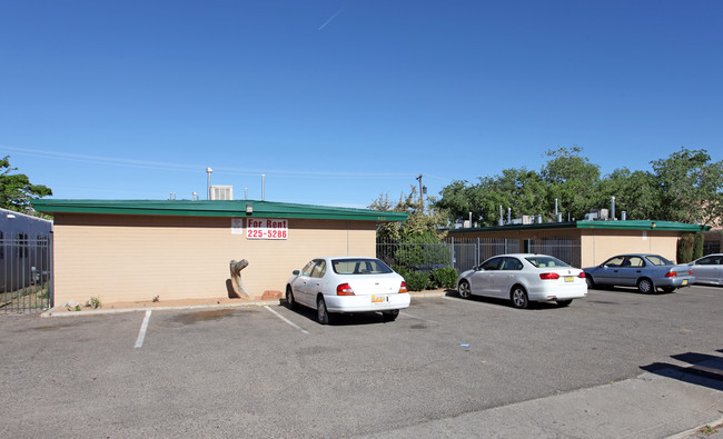 429 Georgia St SE in Albuquerque, NM - Foto de edificio - Building Photo