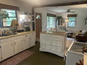 36 Tubbs Mountain Rd in Travelers Rest, SC - Building Photo - Building Photo