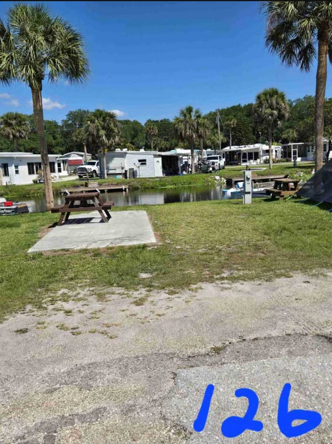 1073 Old Lakeport Rd NW in Moore Haven, FL - Building Photo - Building Photo