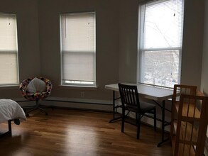 1000 Memorial Dr, Unit 2F in Cambridge, MA - Building Photo - Building Photo