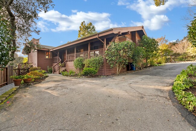 27 Pasatiempo Dr in Santa Cruz, CA - Building Photo - Building Photo