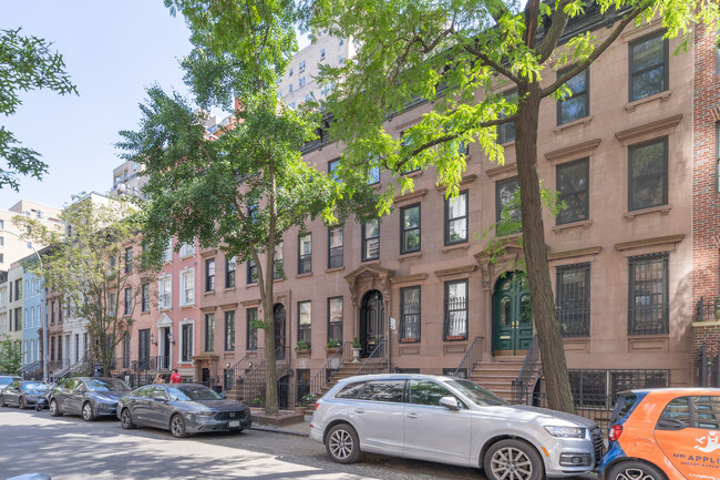 510 E 87th St in New York, NY - Foto de edificio - Building Photo