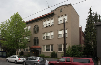 Catalina Apartments in Seattle, WA - Building Photo - Building Photo