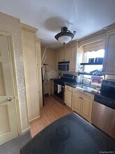 40 S Bayles Ave in Port Washington, NY - Building Photo - Building Photo