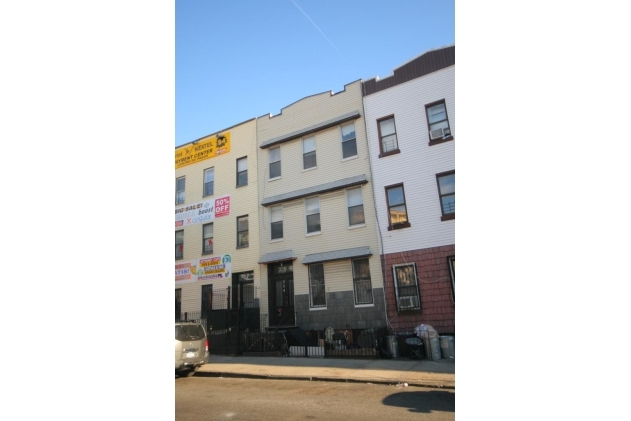 254 Menahan St in Brooklyn, NY - Building Photo