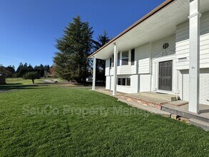 21965 NW Phillips Rd in Hillsboro, OR - Building Photo - Building Photo