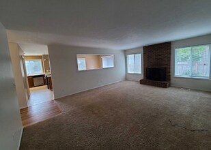 12880 SW Aragon St in Beaverton, OR - Building Photo - Building Photo