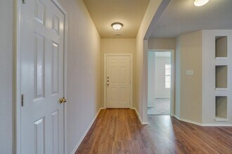 9804 Westmere Ln in Fort Worth, TX - Foto de edificio - Building Photo