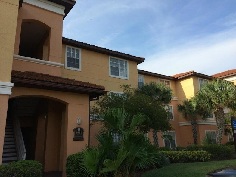 5483 Vineland Rd, Unit 10105 in Orlando, FL - Building Photo