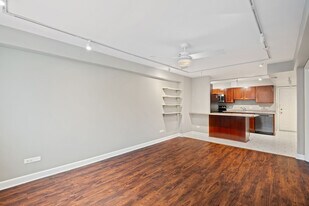 5854 N Kenmore Ave, Unit 2B in Chicago, IL - Building Photo