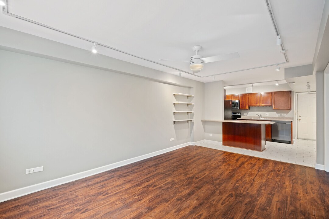 5854 N Kenmore Ave, Unit 2B in Chicago, IL - Building Photo