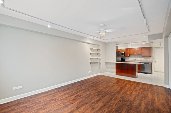 property at 5854 N Kenmore Ave