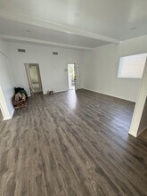 19516 Stagg St in Los Angeles, CA - Foto de edificio - Building Photo