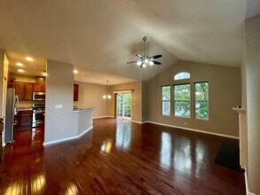 526 Grosvenor Ln in Aurora, IL - Building Photo - Building Photo