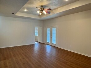 852 Tangle Oaks Dr in Bellville, TX - Building Photo - Building Photo