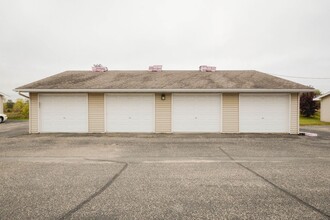 6134 S Pointe Dr SW in Rochester, MN - Building Photo - Building Photo