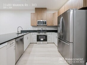 31480 Warren Rd in Westland, MI - Foto de edificio - Building Photo