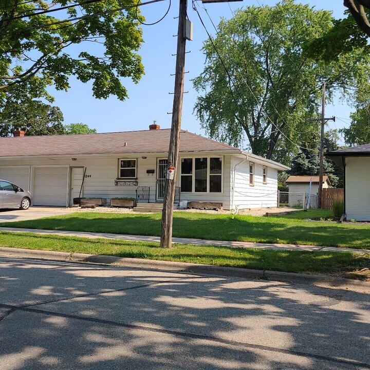 1244 Liberty St, Unit 1244 in Green Bay, WI - Foto de edificio