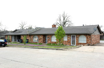 7136 E 13th St in Tulsa, OK - Building Photo - Building Photo