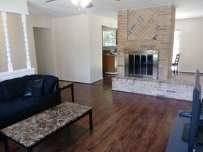 2402 Union Mill Rd in Houston, TX - Building Photo - Building Photo