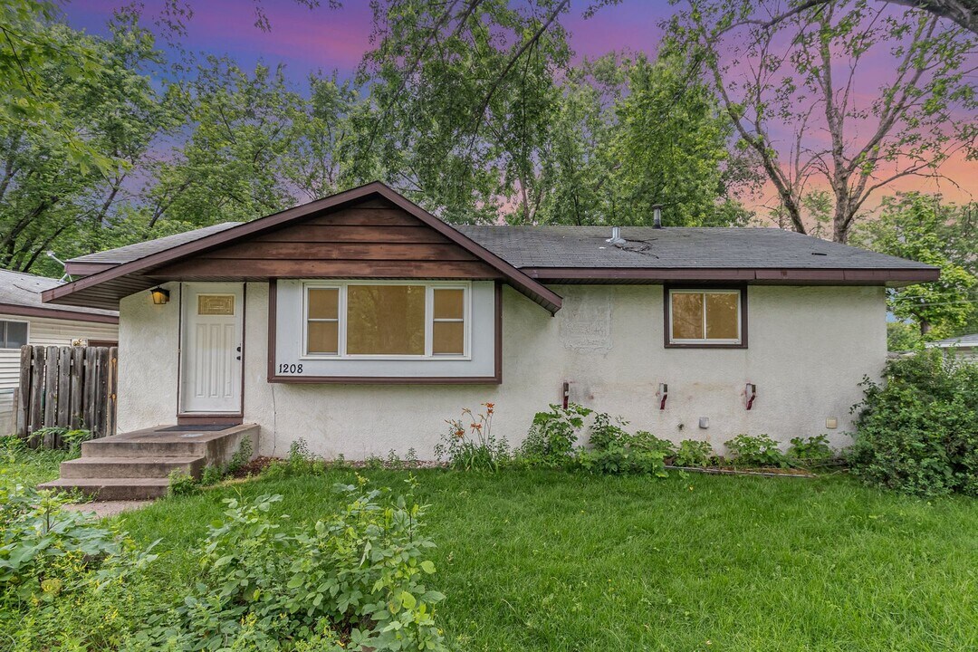 1208 82nd Ave N in Minneapolis, MN - Building Photo