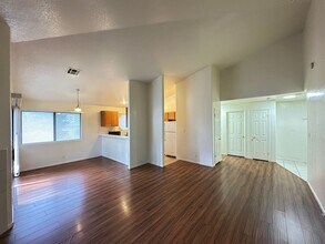 5062 S Rainbow Blvd in Las Vegas, NV - Building Photo - Building Photo