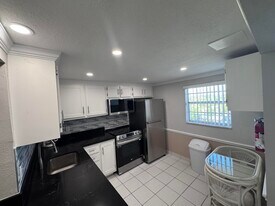 300 NE 26th Ave in Boynton Beach, FL - Building Photo