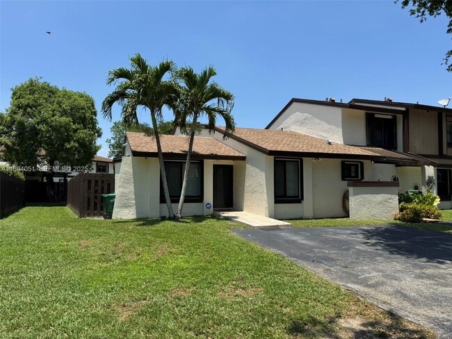 12721 SW 68th Terrace in Miami, FL - Building Photo - Building Photo