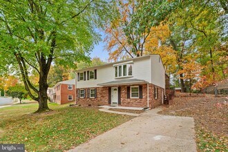 13719 McGill Dr in Chantilly, VA - Building Photo - Building Photo