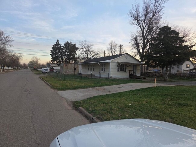 510 N 11th St in Perry, OK - Building Photo - Building Photo