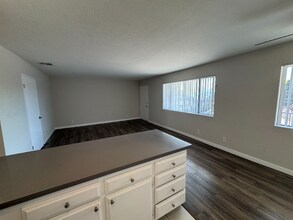 623 E Cedar Ave, Unit G in Burbank, CA - Building Photo - Building Photo