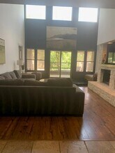 103 Birdie Dr in The Hills, TX - Building Photo - Building Photo