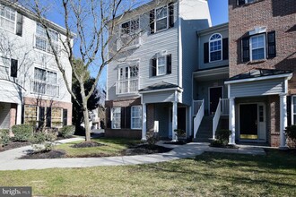 334 Lisa Way in Riverton, NJ - Building Photo - Building Photo
