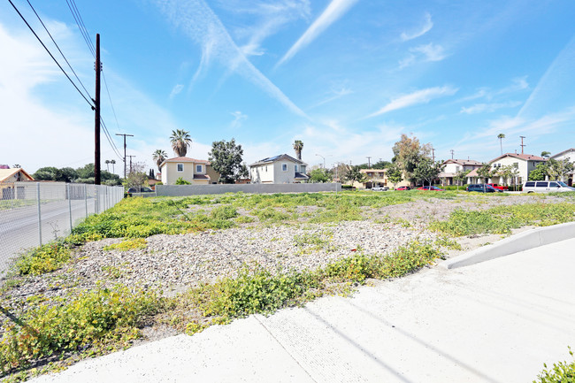 412 W Valencia Dr in Fullerton, CA - Building Photo - Building Photo