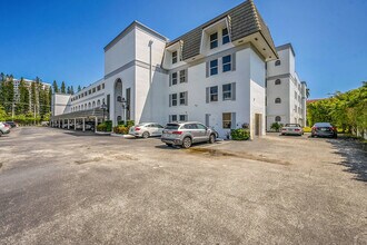 800 E Camino Real in Boca Raton, FL - Building Photo - Building Photo