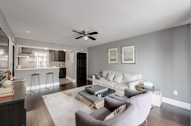 3401 Timmons Ln in Houston, TX - Building Photo - Building Photo