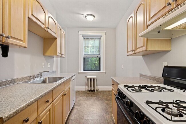 1945 Commonwealth Ave in Boston, MA - Foto de edificio - Building Photo