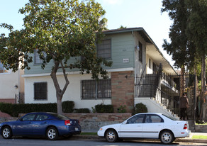 1120 CHESTNUT AV in Long Beach, CA - Building Photo