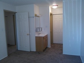 Greencrest Apartments in Colorado Springs, CO - Building Photo - Building Photo