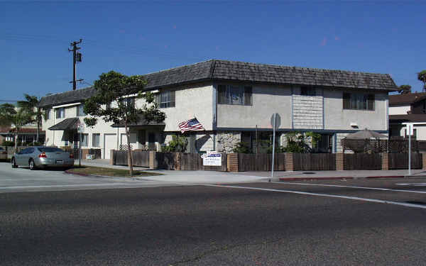 1201 Ocean Ave in Seal Beach, CA - Building Photo - Building Photo