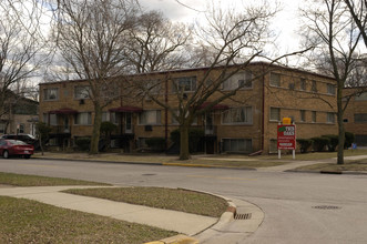 521-523 N Genesee St in Waukegan, IL - Foto de edificio - Building Photo