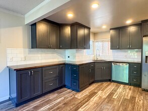 105 SW 119th St in Seattle, WA - Building Photo - Building Photo